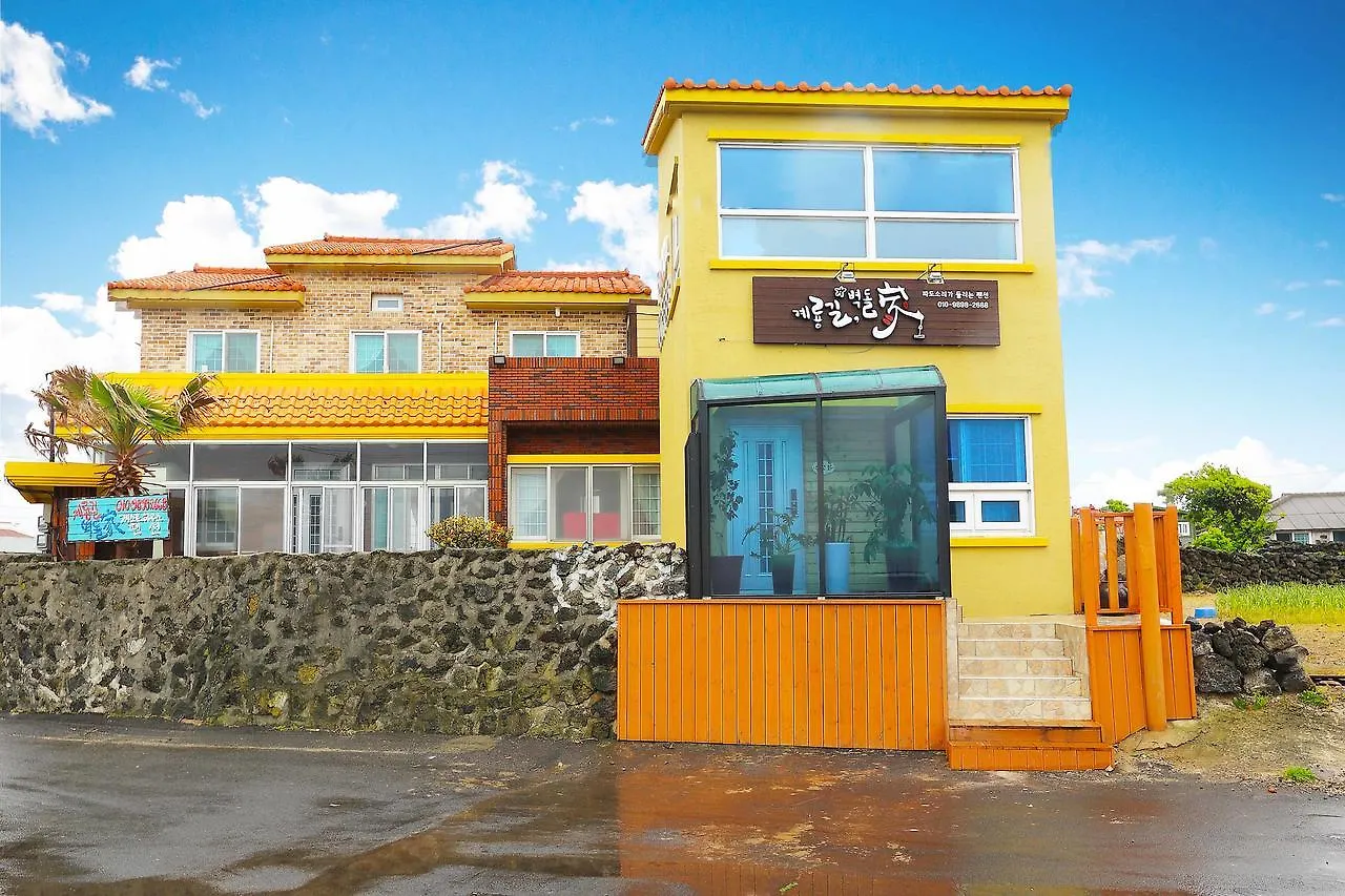 Holiday home Gyeryonggil Pension Jeju