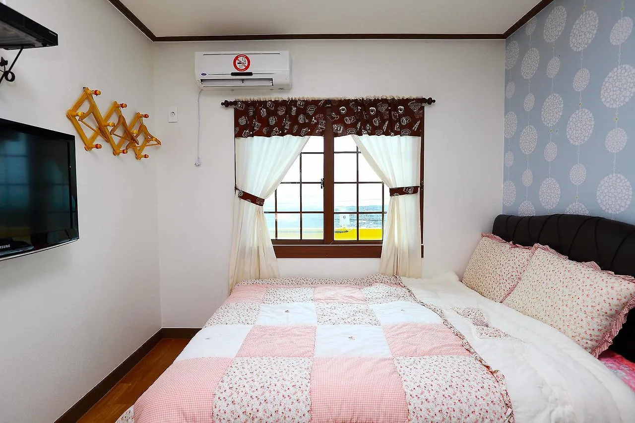 Gyeryonggil Pension Jeju