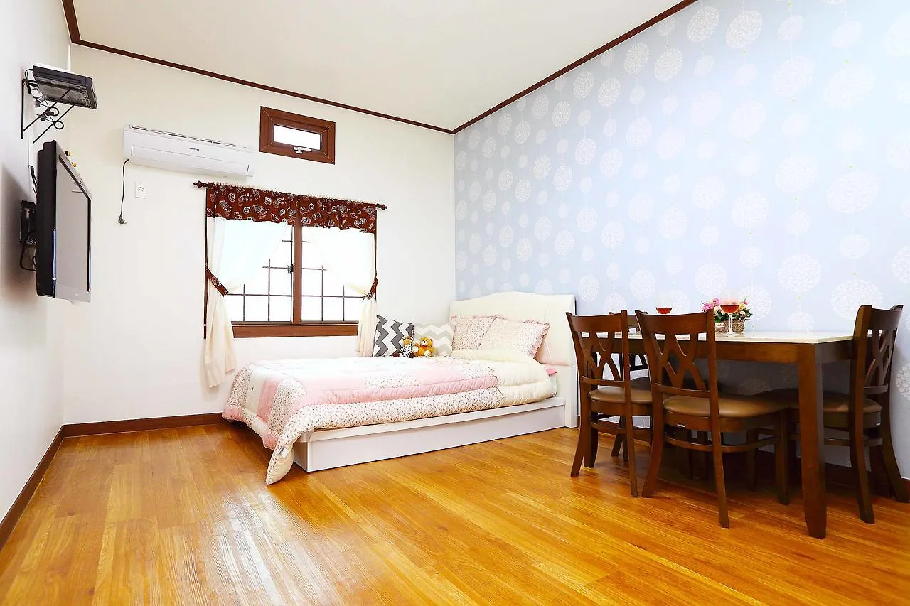 Holiday home Gyeryonggil Pension Jeju